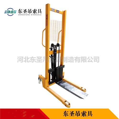 液压手动堆高车厂家出新品展示--河北东圣吊索具制造有限公司--液压堆高车|手动叉车|小型搅拌机|石材夹具